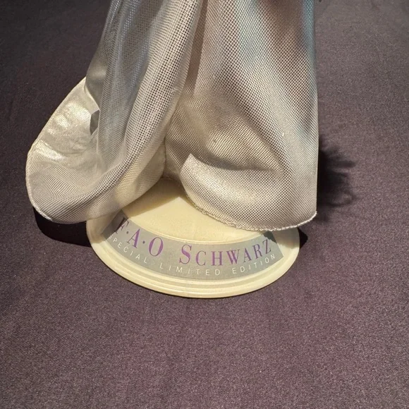 Marilyn Monroe FAO Schwarz Silver screen Barbie 1993 - Picture 4 of 5